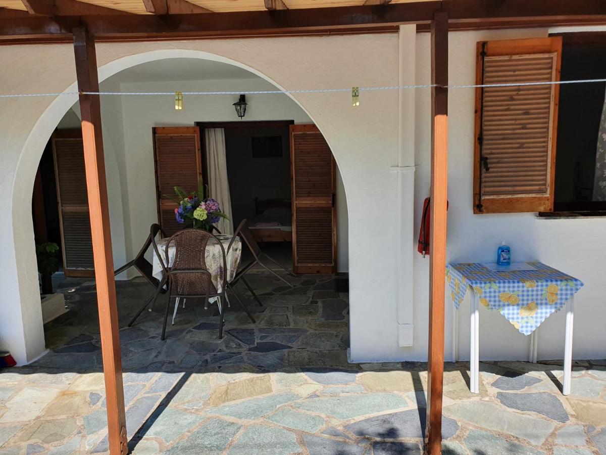 Dionisos Studios And Apts Skiathos 쿠쿠나리에스 외부 사진