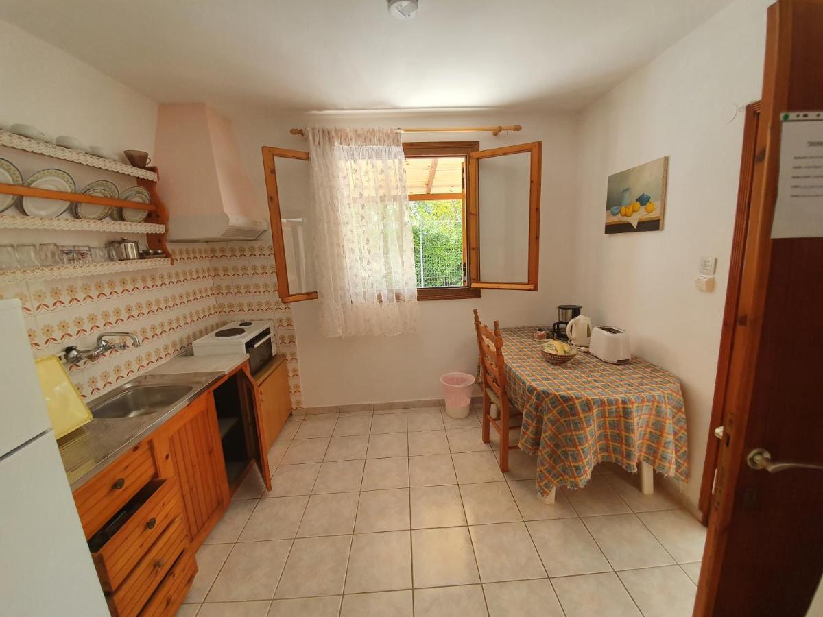Dionisos Studios And Apts Skiathos 쿠쿠나리에스 외부 사진