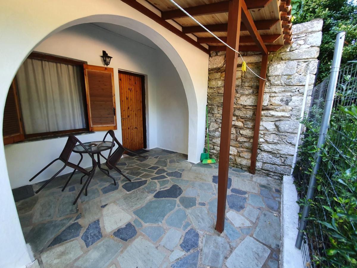 Dionisos Studios And Apts Skiathos 쿠쿠나리에스 외부 사진
